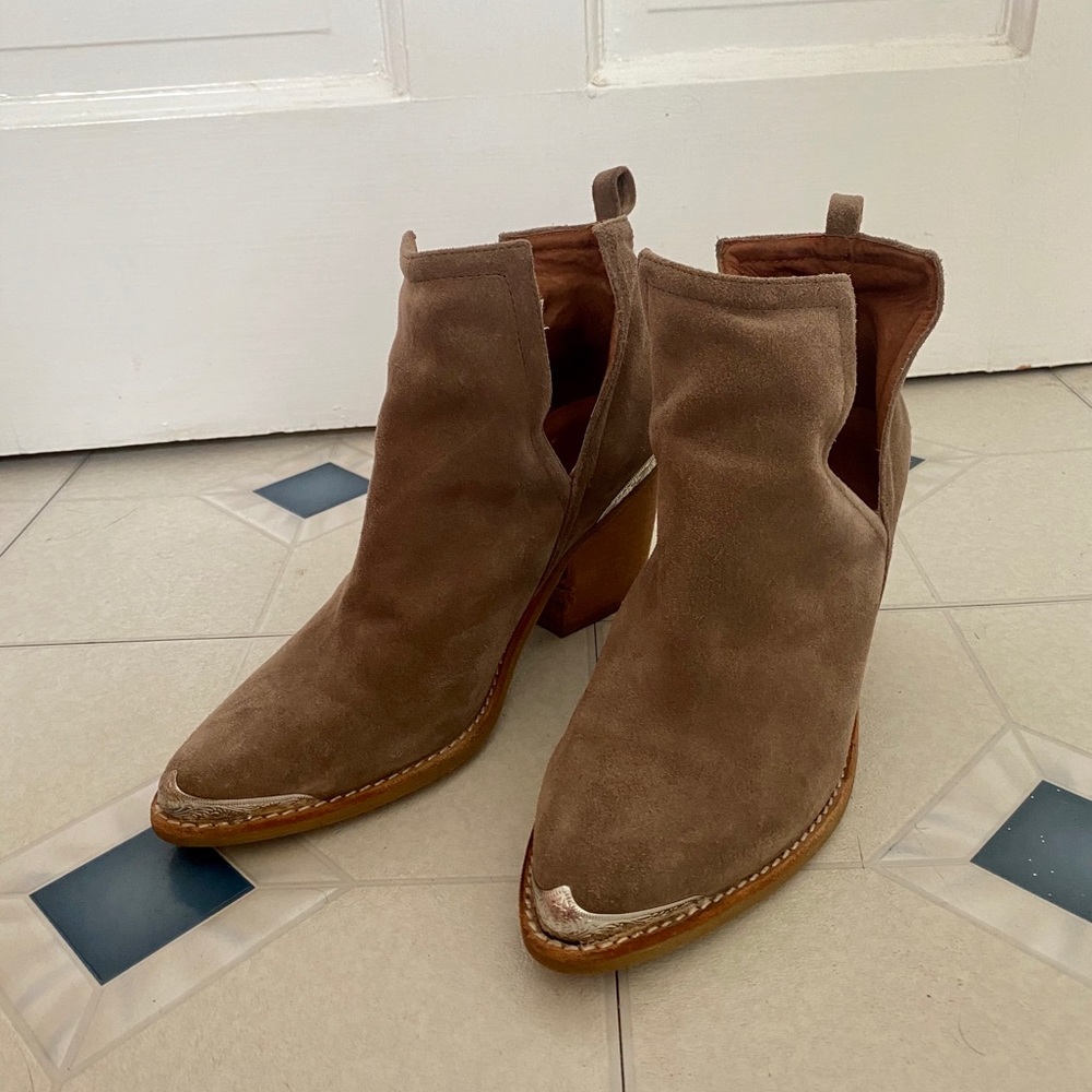 Tan western inspired bootie
